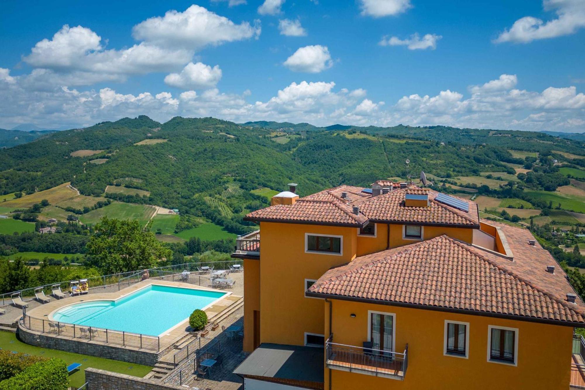 Fortebraccio Montone  Extérieur photo